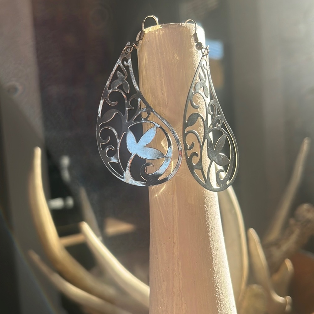 Vintage Lightweight filigree earrings